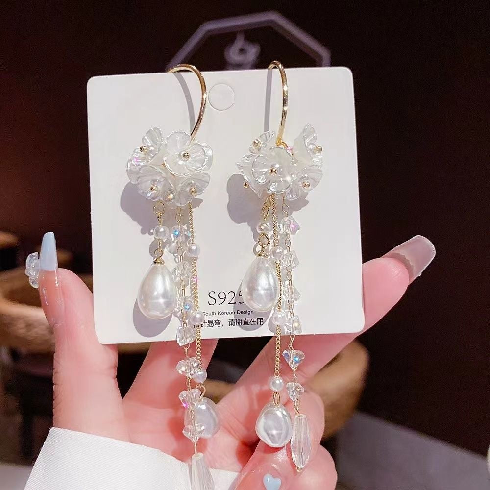 Bowknot shape shining rhinestone earrings