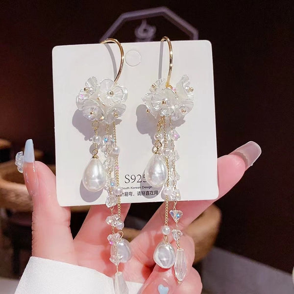 Bowknot shape shining rhinestone earrings