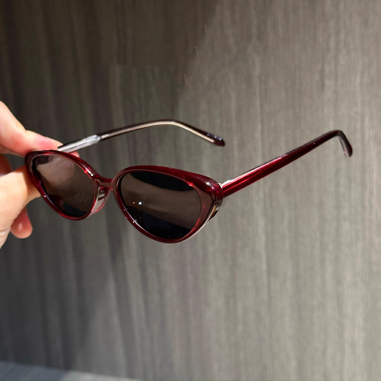 Oval cat-eye sunglasses