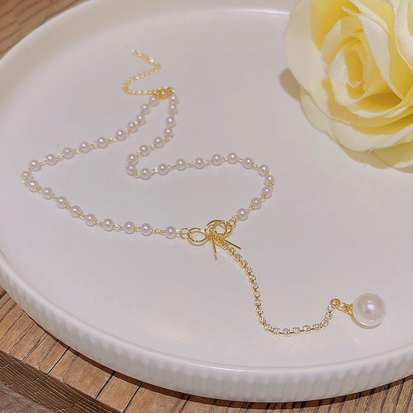 Pearl bow necklace