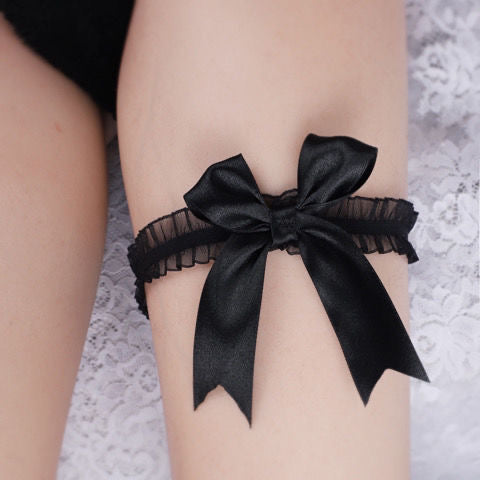 Black bow garter