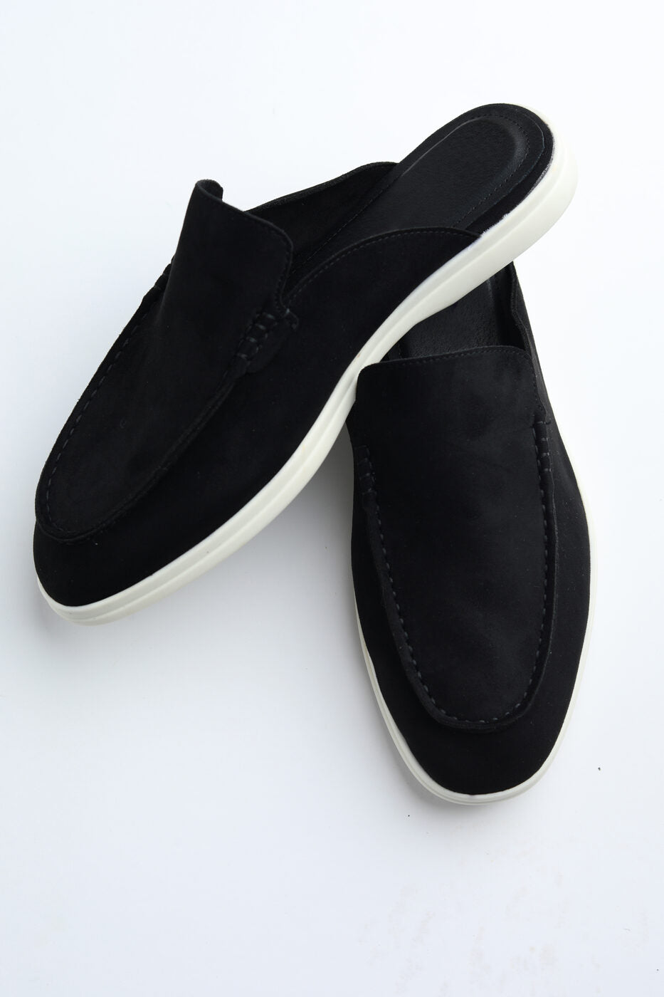 Belugga Dune Mule in black suede, pair viewed from above