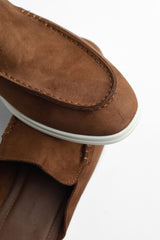 Belugga Dune Mule in cocoa suede, close detail of the upper
