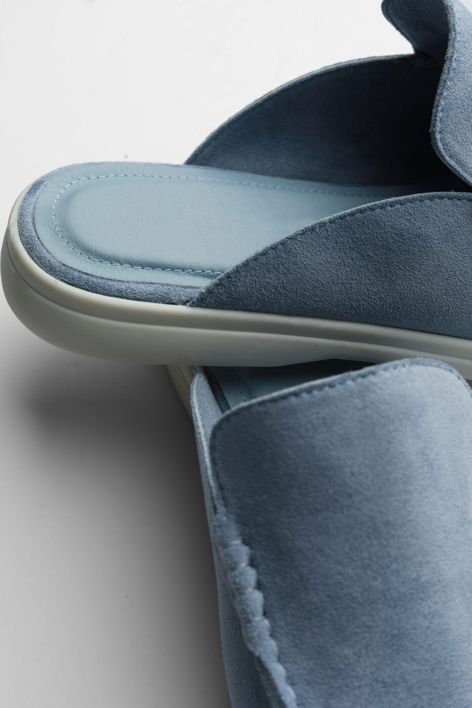 Belugga Dune Mule in dusk blue suede, close detail of the upper