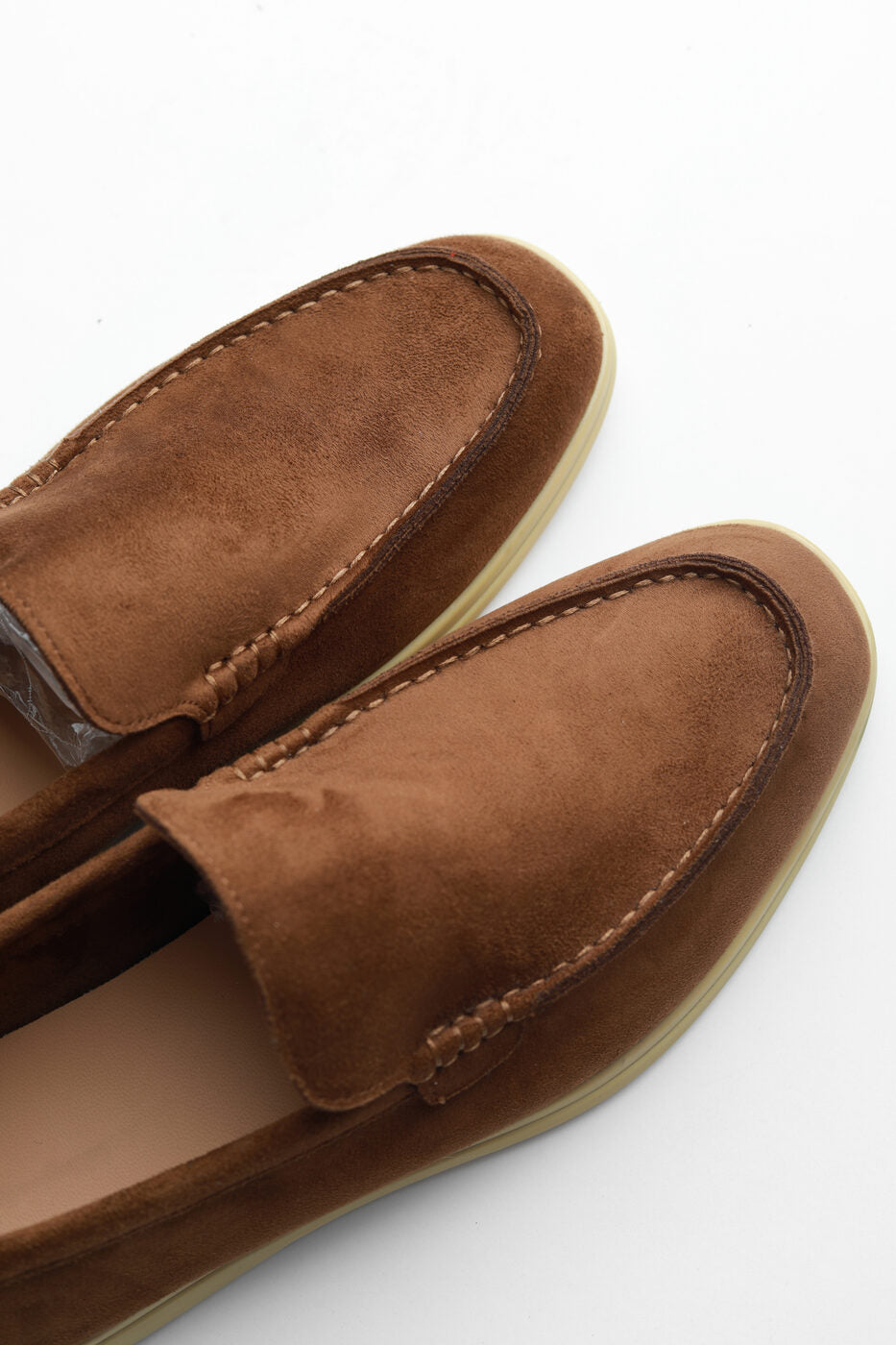 Belugga Terra Loafer in tobacco suede on a gum sole, close view
