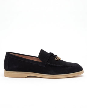 Belugga women’s loafer in black suede, knotted strap with gold charm