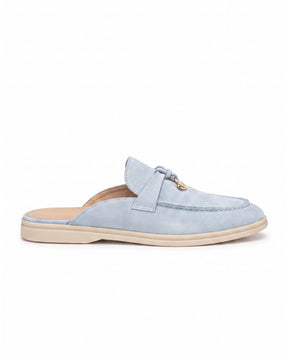 Belugga women’s mule in sky blue suede, knotted strap with gold charm