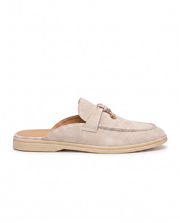 Belugga women’s mule in sand suede, knotted strap with gold charm