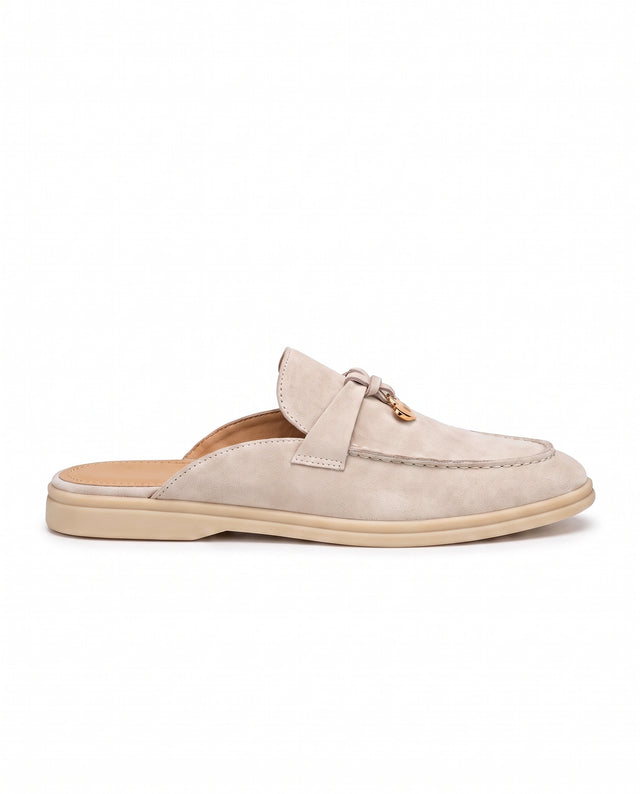 Belugga women’s mule in sand suede, knotted strap with gold charm